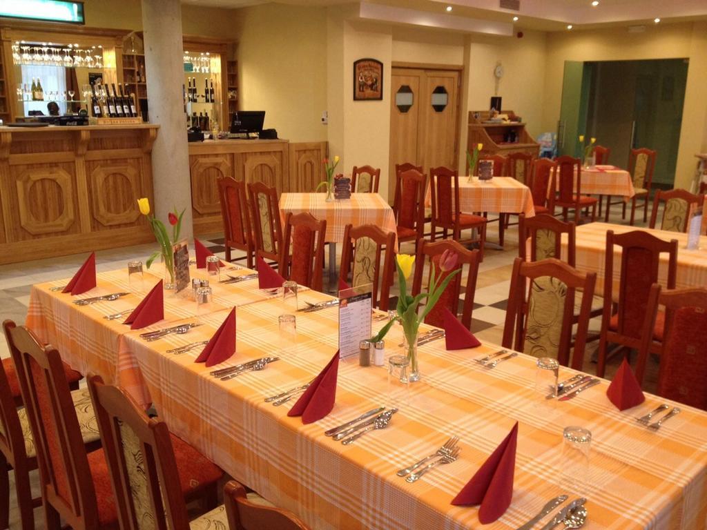Aranytal Panzio Bed and Breakfast Komárom Buitenkant foto