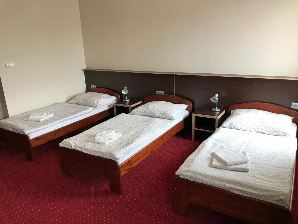 Aranytal Panzio Bed and Breakfast Komárom Buitenkant foto
